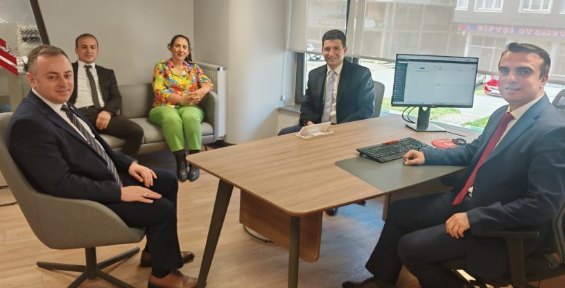ÖZAĞCI İLE KORKMAZ, ZİRAAT VE HALK BANKASI ÇAYELİ VE OF ŞUBELERİNİ ZİYARET ETTİ