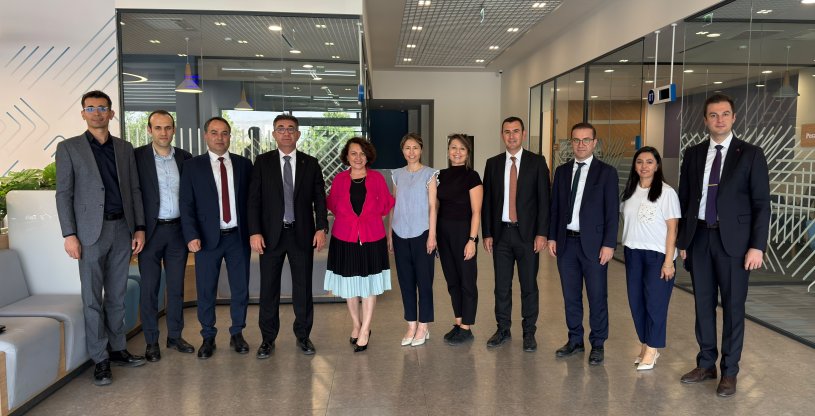 YİĞİT, HALKBANK BÜSAN ŞUBESİNİ ZİYARET ETTİ