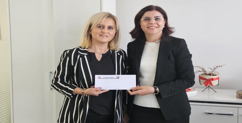 DEĞER İLE YÜCEL, MATEMATİK OLİMPİYATLARINDA DERECEYE GİREN ÜYEMİZİN EVLADININ ÖDÜLÜNÜ TAKDİM ETTİ