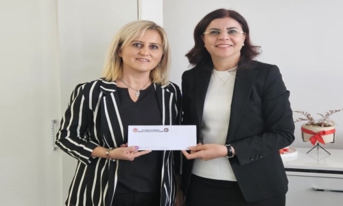DEĞER İLE YÜCEL, MATEMATİK OLİMPİYATLARINDA DERECEYE GİREN ÜYEMİZİN EVLADININ ÖDÜLÜNÜ TAKDİM ETTİ